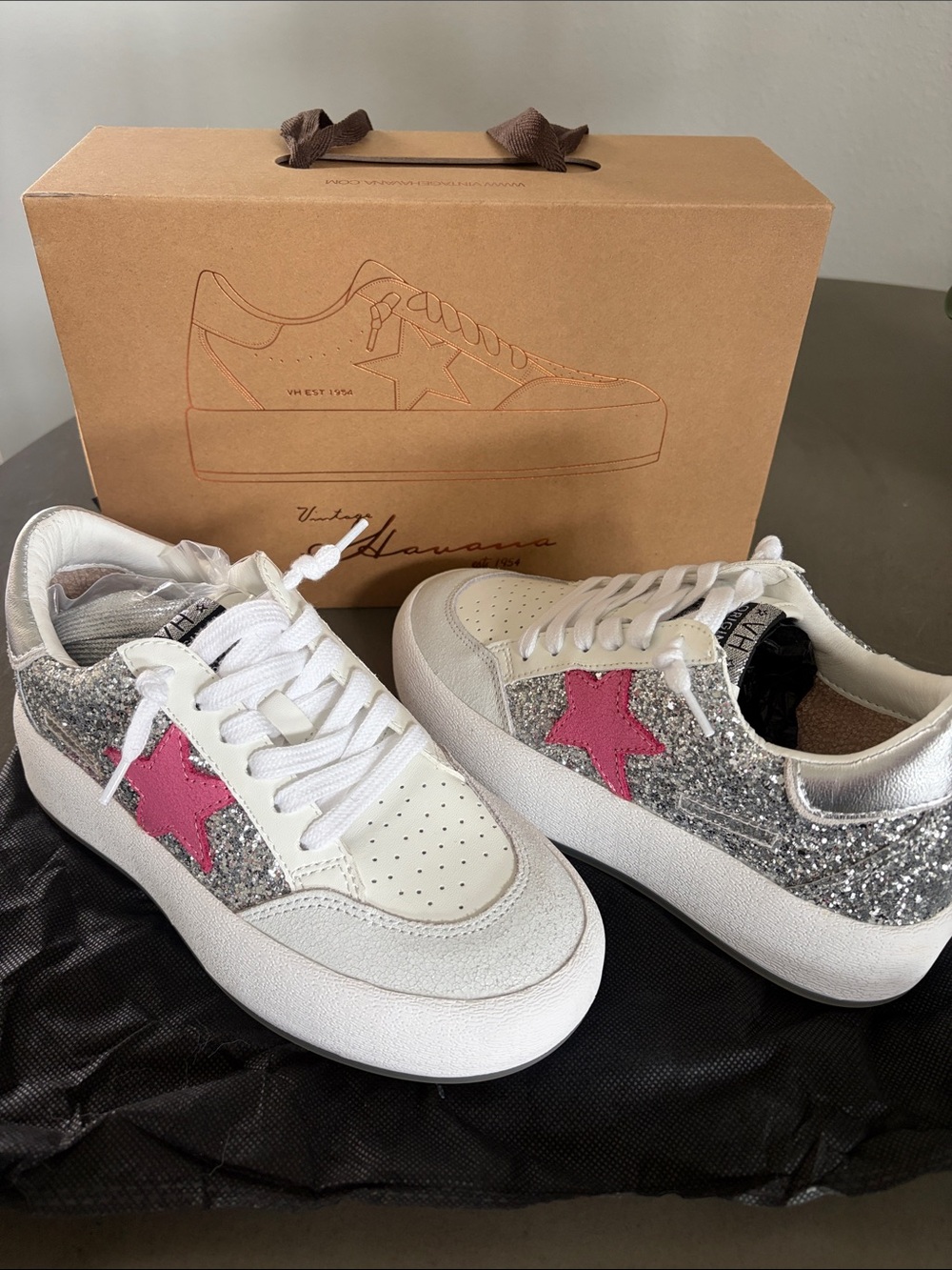 Vintage Havana Women's Ream Sz 6.5, White/Silver/Pink Star Sneakers - NWT NIB